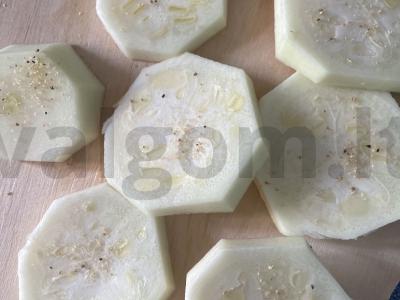 Kabakų „Megan“ paniruotėje Žingsnis 2