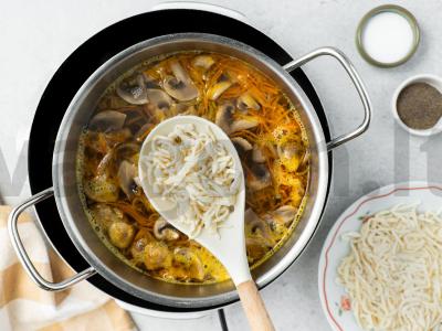 Vegetariškas sriuba su makaronais ir grybais Žingsnis 6