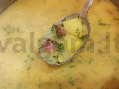 Žirnių sriuba su rūkyta mėsa pagrindine nuotrauka