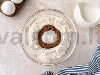Šokoladiniai blynai su kakavos milteliais Žingsnis 1