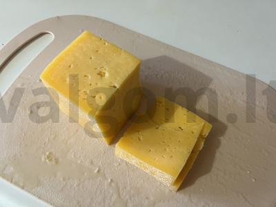 Uždaryta pica su rūkytomis dešromis ir sūriu Žingsnis 4