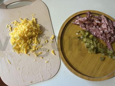 Uždaryta pica su rūkytomis dešromis ir sūriu Žingsnis 6