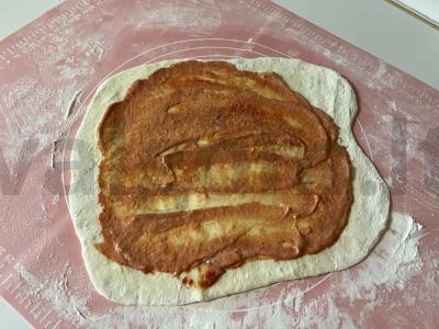 Uždaryta pica su rūkytomis dešromis ir sūriu Žingsnis 10