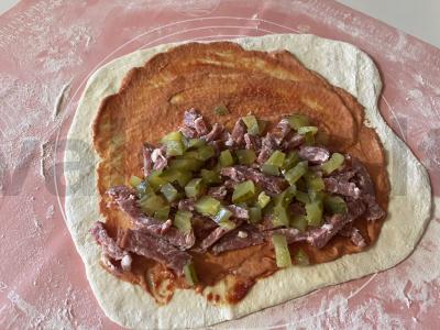 Uždaryta pica su rūkytomis dešromis ir sūriu Žingsnis 12