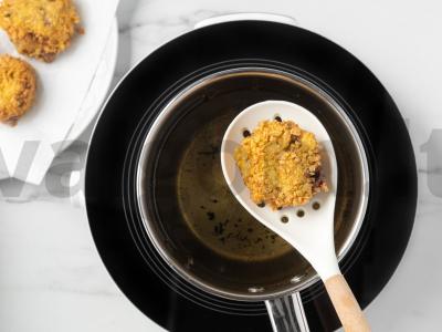 Keptas ledas kukurūzų džiūvėsėliuose Žingsnis 7