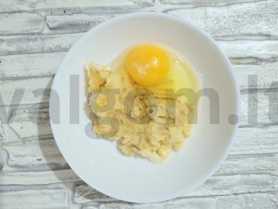 Oro bananų keksiukas iš kukurūzų miltų Žingsnis 1