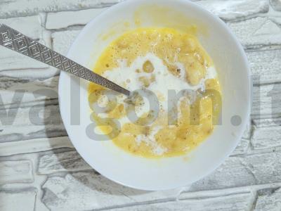 Oro bananų keksiukas iš kukurūzų miltų Žingsnis 2