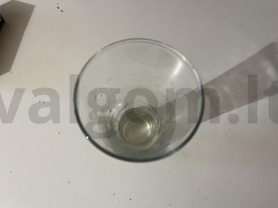 Vyšnių alkoholinis kokteilis „Alkoholinė vyšnia“ Žingsnis 1