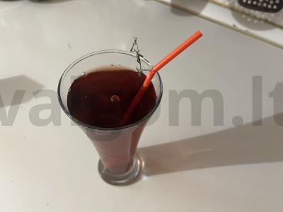 Vyšnių alkoholinis kokteilis „Alkoholinė vyšnia“ pagrindine nuotrauka