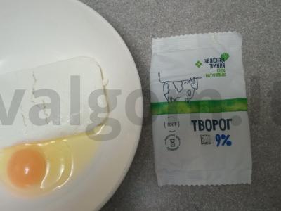 Sūrio blynai su karamele ir graikiniais riešutais Žingsnis 1