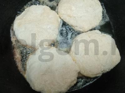 Sūrio blynai su karamele ir graikiniais riešutais Žingsnis 6