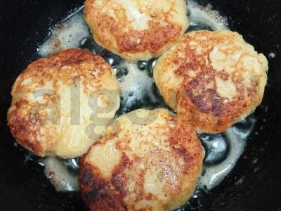 Sūrio blynai su karamele ir graikiniais riešutais Žingsnis 7