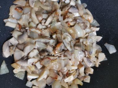 Briuselio kopūstai, troškinti grietinėje su daržovėmis Žingsnis 3