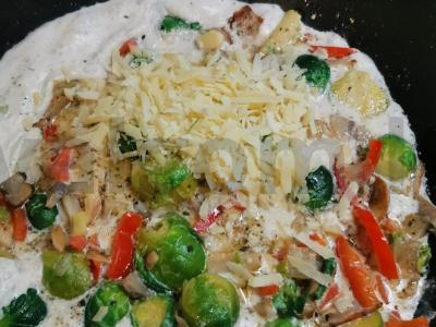 Briuselio kopūstai, troškinti grietinėje su daržovėmis Žingsnis 7