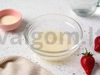 Braškės baltame šokolade Žingsnis 1