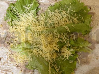 Lavašas su kepenėlių paštetu, sūriu ir salotų lapais Žingsnis 3