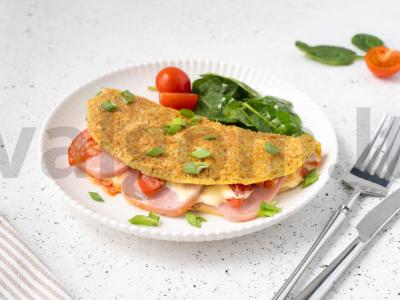 Avižų blynas su kumpiu ir pomidorais pagrindine nuotrauka