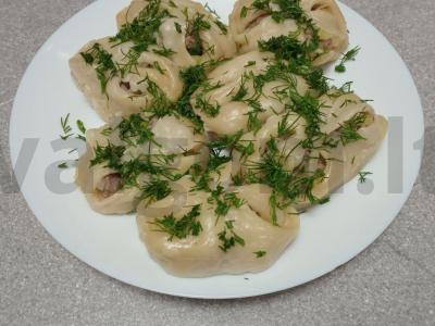 Mantai su jautienos faršu ir bulvėmis pagrindine nuotrauka