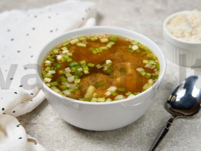 Miso sriuba su tofu sūriu ir šitake grybais pagrindine nuotrauka