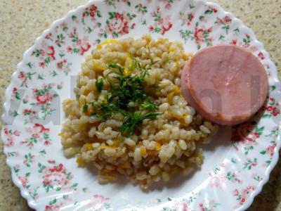 Perlinė košė su morkomis ir šviežiais žalumynais pagrindine nuotrauka