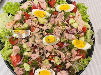 Salotos su tunu, daržovėmis ir kiaušiniais Žingsnis 5