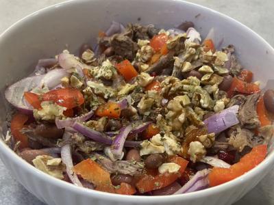 Salotos su jautiena ir granatais pagrindine nuotrauka