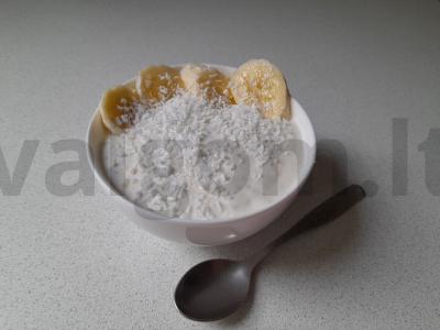 Lengvas varškės kokteilis su kokosų skoniu pagrindine nuotrauka