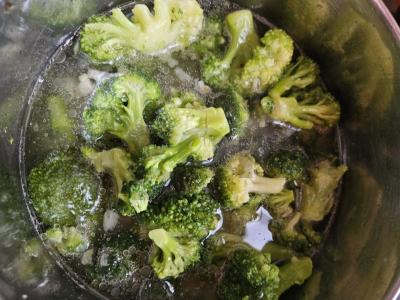 Sūrio sriuba-pyragas su brokoliais Žingsnis 2