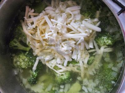 Sūrio sriuba-pyragas su brokoliais Žingsnis 3