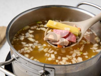 Sriuba su konservuotu avinžirniu Žingsnis 4