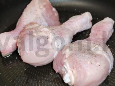 Vištienos blauzdelės pomidorų padaže Žingsnis 3