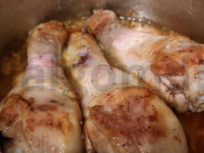 Vištienos blauzdelės pomidorų padaže Žingsnis 6