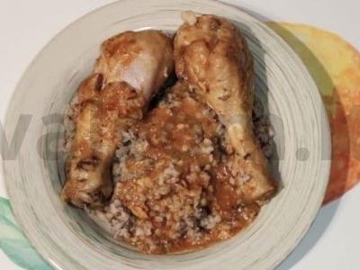 Vištienos blauzdelės pomidorų padaže pagrindine nuotrauka