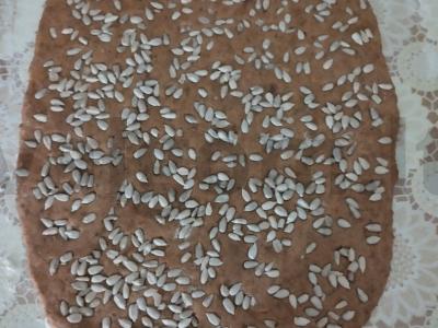 Vegetariški pomidorų sausainiai su saulėgrąžų sėklomis, baziliku ir kalendra Žingsnis 5