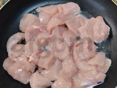 Vištienos mėsa grietinėje su kmynais Žingsnis 2