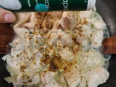 Vištienos mėsa grietinėje su kmynais Žingsnis 6