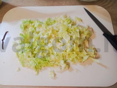 Salotas su kiaušiniu ir žaliais žirneliais Žingsnis 2