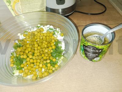 Salotas su kiaušiniu ir žaliais žirneliais Žingsnis 4