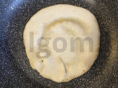 Kvinoos blyneliai su varškės sluoksniu Žingsnis 4