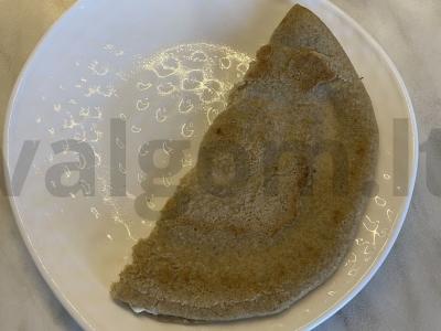 Kvinoos blyneliai su varškės sluoksniu Žingsnis 7