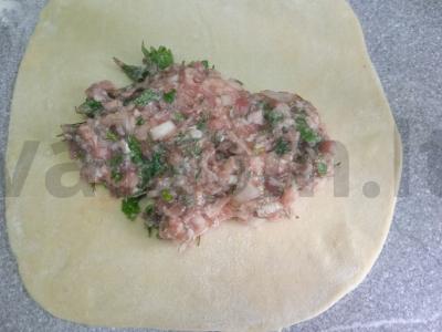 Čeburekai su naminiu faršu ir žolelėmis Žingsnis 5