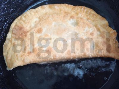 Čeburekai su naminiu faršu ir žolelėmis Žingsnis 8