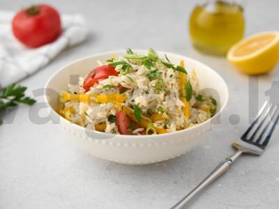 Salotos su ryžiais ir daržovėmis pagrindine nuotrauka