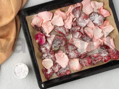 Tortas su uogų želė ir rožių žiedlapiais Žingsnis 1