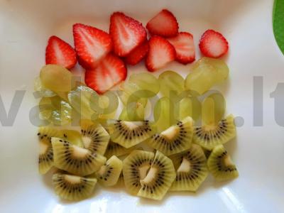 Blynų ritinys su braškėmis Žingsnis 1