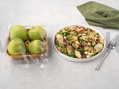 Salotas su obuoliu, spanguolėmis ir lazdyno riešutais pagrindine nuotrauka