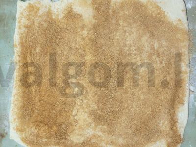 Švelnūs cinamoniniai bandelės iš sluoksniuoto tešlos Žingsnis 3