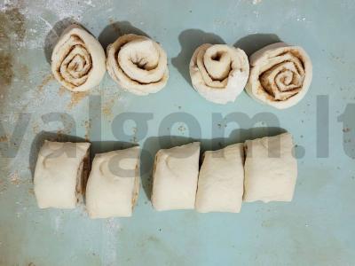 Švelnūs cinamoniniai bandelės iš sluoksniuoto tešlos Žingsnis 5