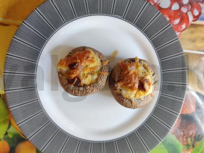 Šampinjonai su čederiu ir grietinės padažu pagrindine nuotrauka