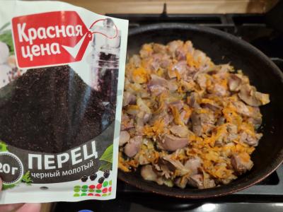 Vištienos kepenėlės su svogūnais, morkomis ir česnaku keptuvėje Žingsnis 5